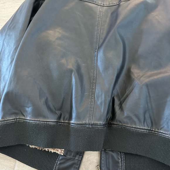 Whispering Smith men’s distressed faux leather jacket. - Picture 7 of 7